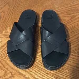 Sorel women’s Roaming crisscross slide size 7